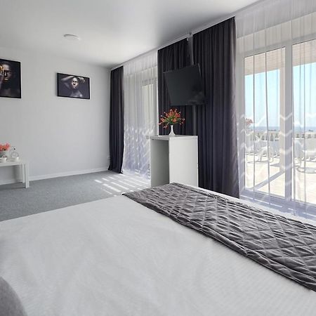 Panorama Briz Hotel Каролино-Бугаз Екстериор снимка